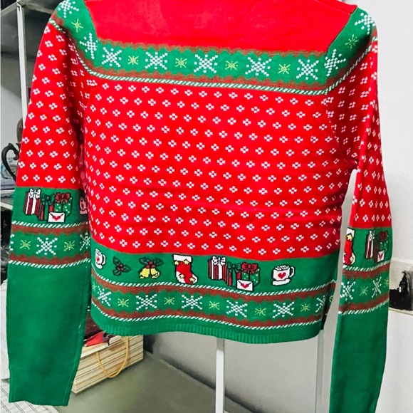 Hello Kitty Christmas Sweater - Picture 4 of 5